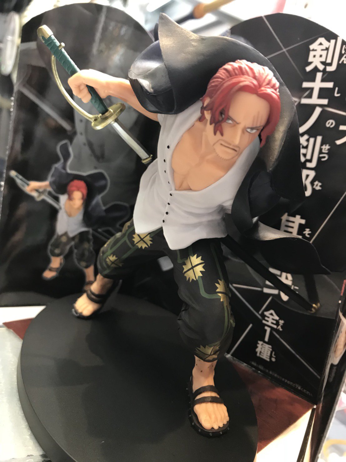 ネバーランド2 プライズ情報 ワンピース 剣士ノ刹那 其之弐 入荷しました 現役の殺陣師が監修する剣士に焦点を当てた ワンピースプライズ新シリーズ 剣士ノ刹那 第2弾は シャンクス 片腕で抜刀するシャンクスかっこ良すぎます