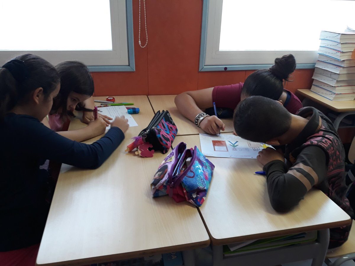 stgervasi's tweet photo. A 5è treballem ben a gust en equips! #treballperequips #compartimconeixements #stgervasi https://t.co/pDHhyYi4ze