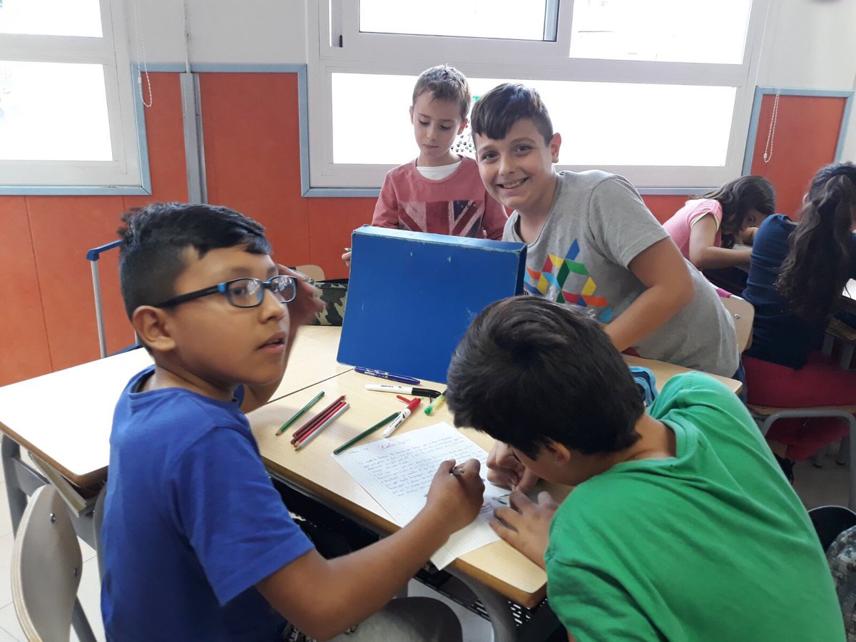 stgervasi's tweet photo. A 5è treballem ben a gust en equips! #treballperequips #compartimconeixements #stgervasi https://t.co/pDHhyYi4ze