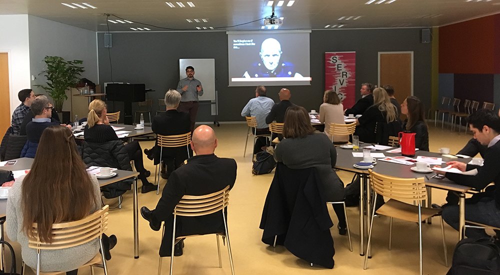 SP_inno's tweet photo. Masterclass med Simone Cicero i Aarhus er i gang! Deltagerne får viden og værktøjer til at arbejde strategisk med serviceforretningen. https://t.co/TWARXnB1b2
