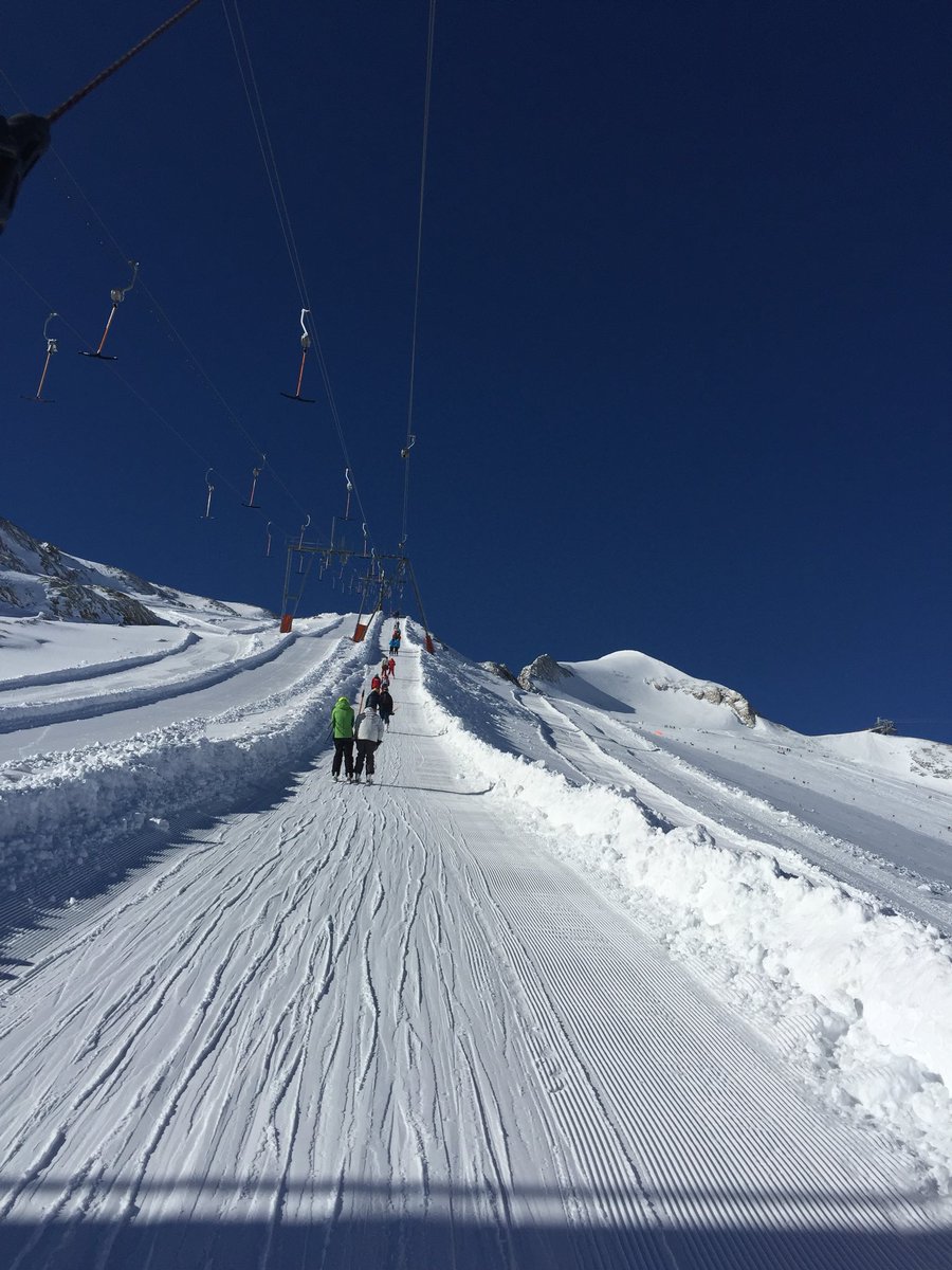 progressionski's tweet photo. Beautiful day up here at #GrandeMotte #tignes #bluebird #racing #progressionski https://t.co/WDgUdyQngX