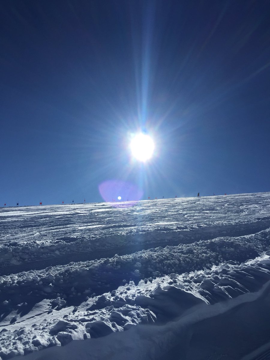progressionski's tweet photo. Beautiful day up here at #GrandeMotte #tignes #bluebird #racing #progressionski https://t.co/WDgUdyQngX