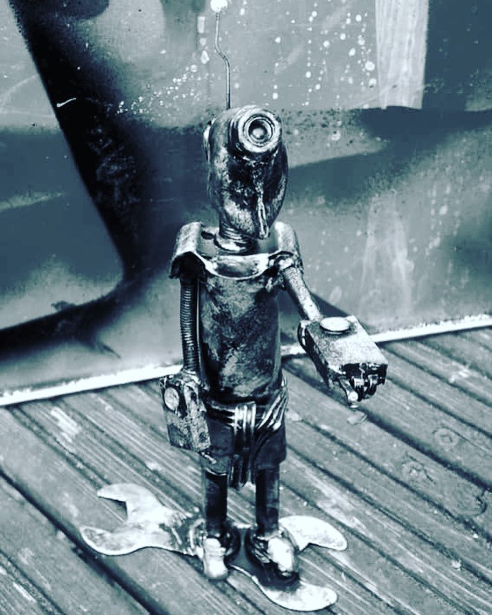 ScrewedSculpts's tweet image. “YOU!” 👉👉👉 #thepointer #pointthefinger #robot #robotbuilder #robotart #model #robotic #sculpture #metalsculpture #… ift.tt/2zpJOkP