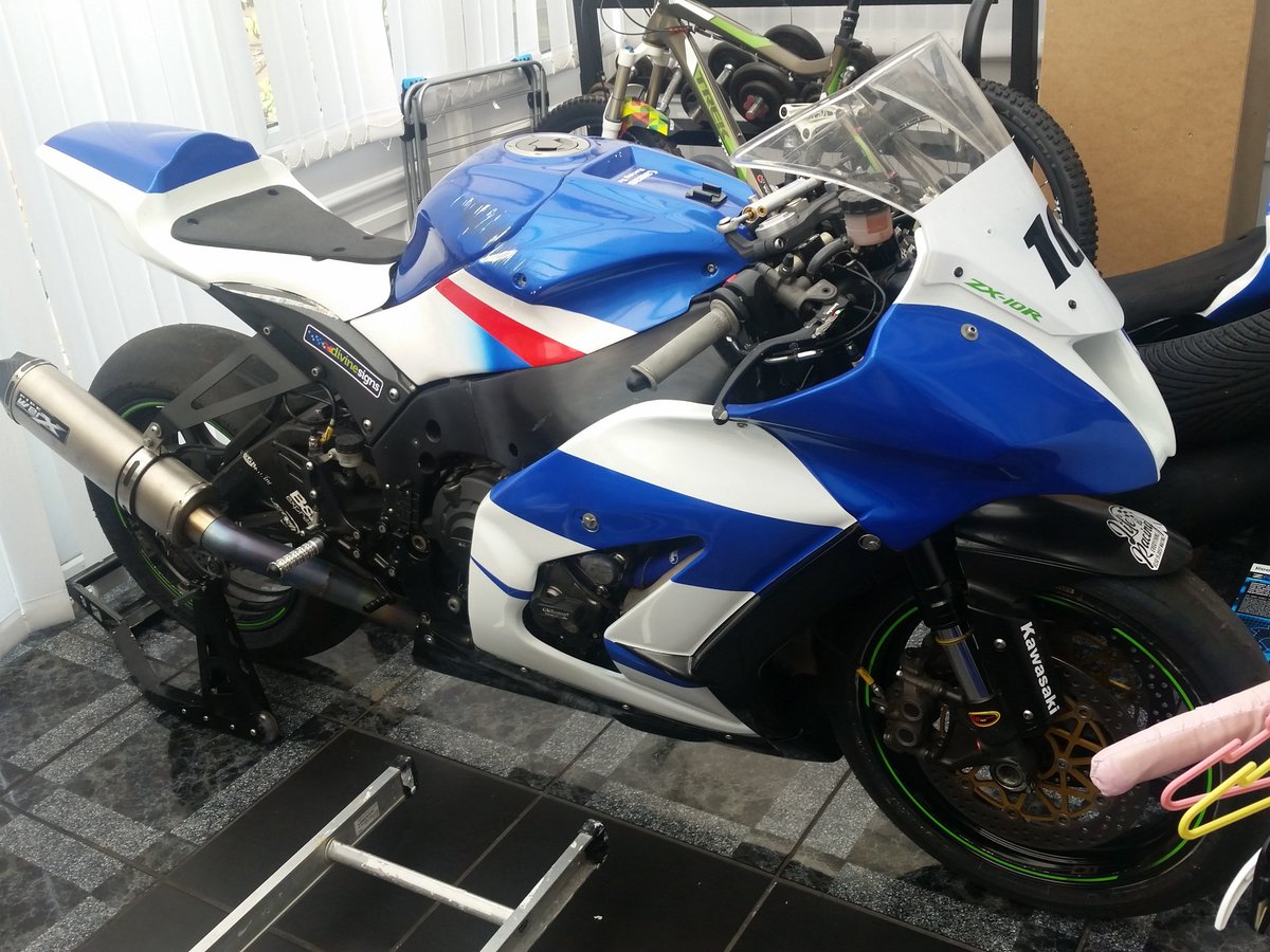 r6nidge's tweet photo. New weapon zx10r 😀 https://t.co/SK3C5RQeIf