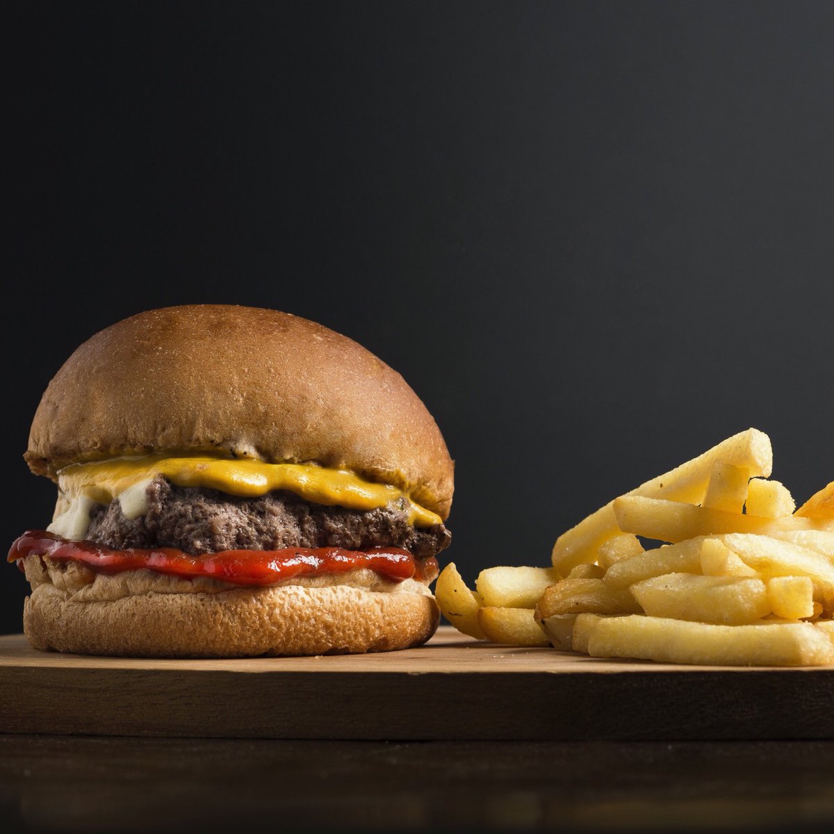 prizebucket's tweet photo. Sizce ideal hambugerinizin 🍔 içinde neler mutlaka olmalı? Bugünün hediye kodu: VVD89 https://t.co/SD5jvhw2df