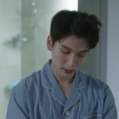 lowqualityhyuk's tweet image. 다음 사진은 무엇일까요?
1️⃣방금 캐내서 흙이 묻어있는 왕감자
2️⃣찹쌀가루 위를 굴러다닌 옹심이
3️⃣껍질을 벗기다 만 순우유맛 호빵
4️⃣콩고물이 잔뜩 묻은 인절미