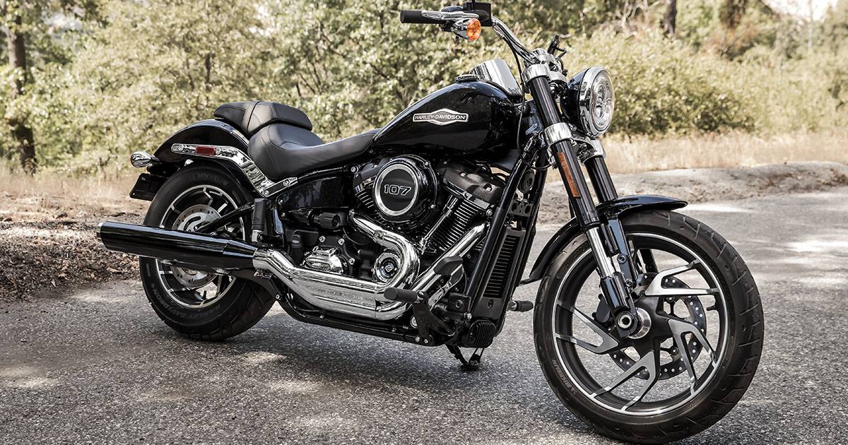 VinceBerthelot's tweet photo. La Sport Glide 2018 après effeuillage du pare-brise et des sacoches #sexyMachine https://t.co/EwzGHNIHkA