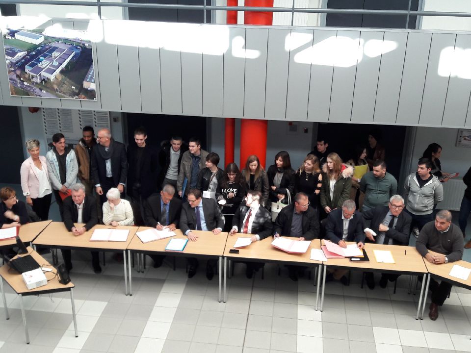Lancement de l'opération #CIVIGAZ sur #AggloMaubeuge avec nos partenaires associations et bailleurs sociaux
@grdf_nordouest <a href="/GRDF/">GRDF</a>