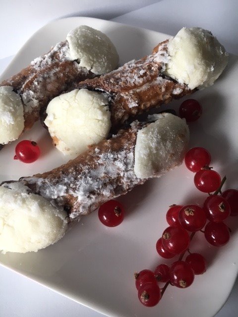 Italian_quality's tweet image. Naast onze luxe hapjes, Luxe broodjes en vele andere lekkere recepten hebben we nu ook 3x Siciliaanse Desserts en 3x Buffetten. Kijk op site