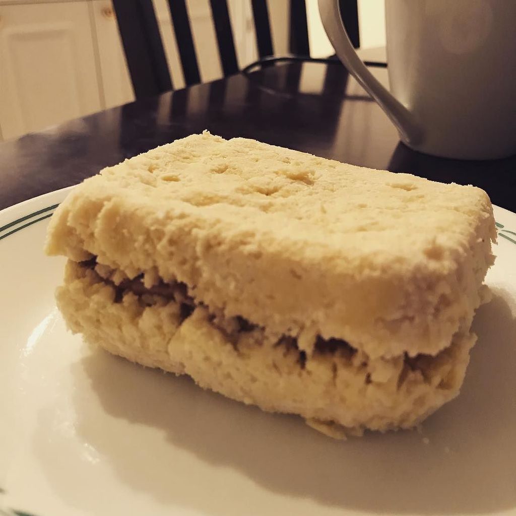 c_graham65's tweet image. 90 second bread w/coconut flour. It doesn’t look the best but the taste is good! #90secondbread #keto ift.tt/2yBR26d