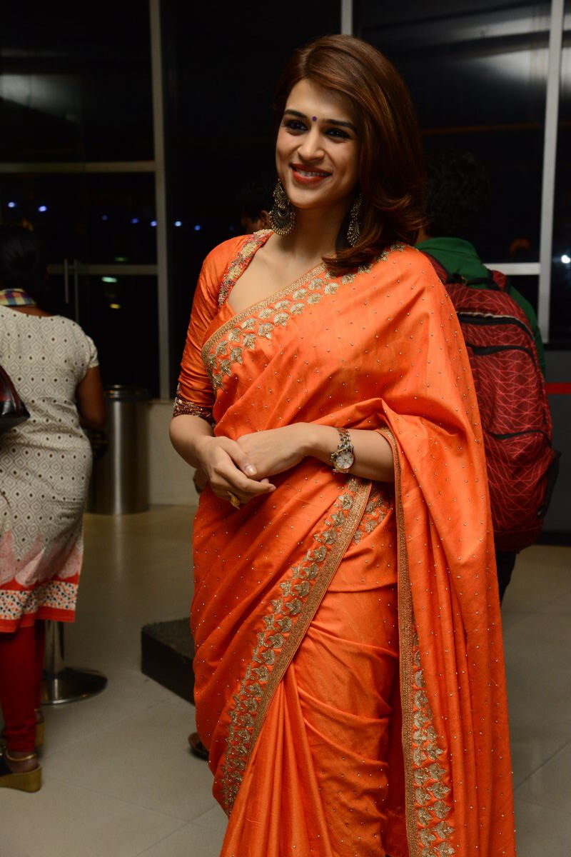 peoplemediafcy's tweet photo. #ShraddhaDas at #PSVGarudaVega Movie Special Show at #RKCineplex..!
@ActorRajasekhar , @shraddhadas43 , @GarudaVegaMovie https://t.co/0J1HoJVHdm