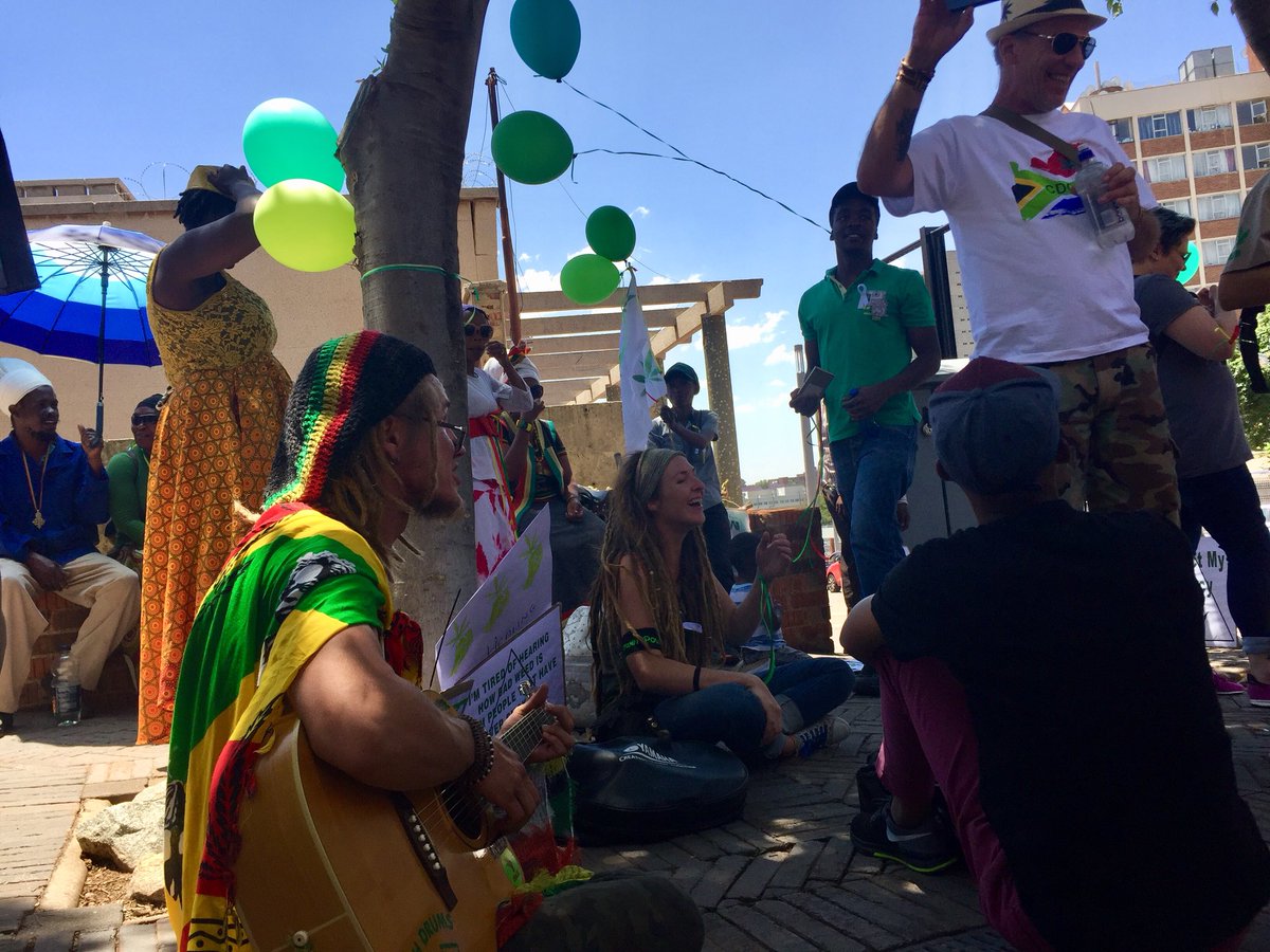 FieldsOfGreenFA's tweet photo. Beautiful vibes outside Constitutional Court 
#concourtdagga 
#TOTPlant
#daggatrial https://t.co/tWlMzWao6k