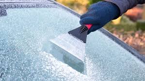 Heeft u ook uw auto moeten krabben vanochtend? #TU helpt u de winter door met #de-icer #strooizout #sneeuwschep #antivries #krabben #vriezen