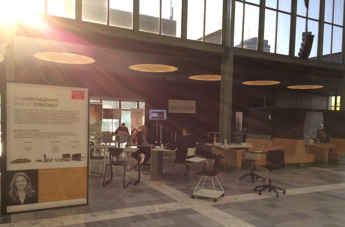 Room2Learn's tweet image. Het onderwijs is altijd in beweging! De leeromgeving van de toekomst beweegt mee. Kom je ons opzoeken? #roomtolearn @SURF_OWD #surfowd17