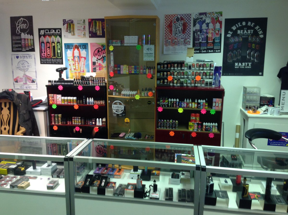 ChesterVape's tweet photo. #vapenight in #Chester on Fri 24th Nov come instore for more info discounts games sampling #smokalien Β£40 #eliquids on sale https://t.co/AQ0QCDvwi5