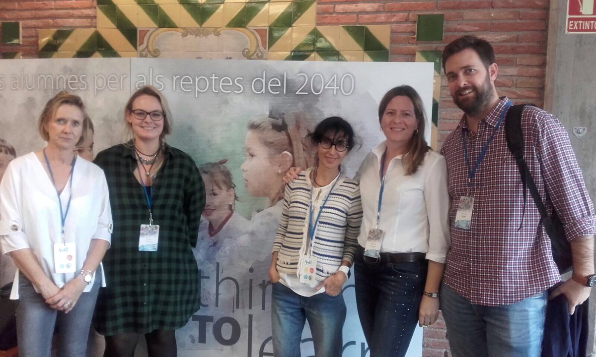 juandelanuza's tweet photo. Los docentes reciben formación sobre #Thinking2learn de la mano de los expertos Swartz y Perkins @RobertSwartz2 #DavidPerkins https://t.co/u5SXBymmMq