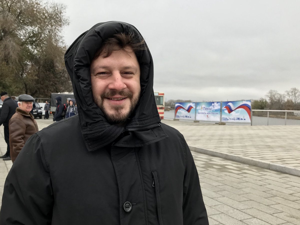На церемонии у «Ростка» по вскрытию капсулы с посланием к потомкам. Пенза, 07.11.2017.