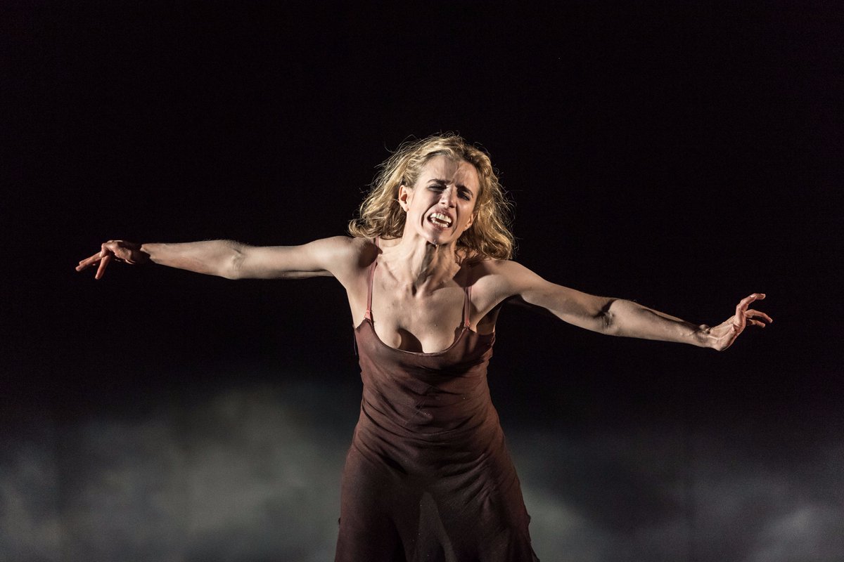 oldvictheatre's tweet photo. #NosKnife 29 Sep – 15 Oct 2016
#OVLear 25 Oct – 3 Dec 2016
#OVArt 10 Dec 2016 – 18 Feb 2017
#OVRandG 25 Feb – 6 May 2017 https://t.co/l6TuFDLCtI