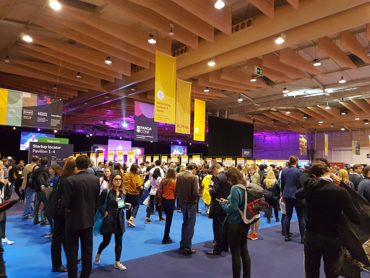 andr33a_mn's tweet photo. Getting inspired with @vareur #websummit2017 https://t.co/QqkjYLLW9l