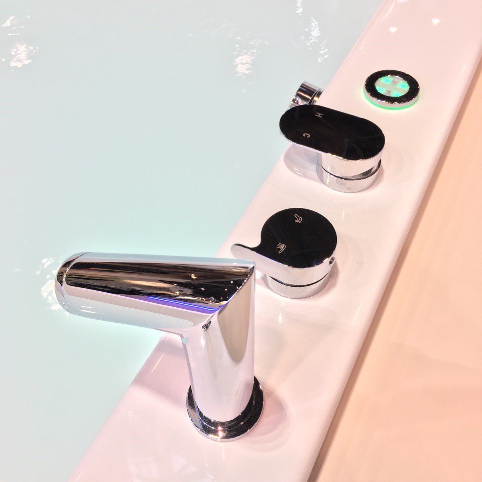 Grandform_fr's tweet photo. Venez découvrir notre nouveau système de #balnéo @salon_Ideobain Hall 3 Stand D20 #ideobain #ideobain2017 #grandform #salledebains https://t.co/HUi4Lciddj