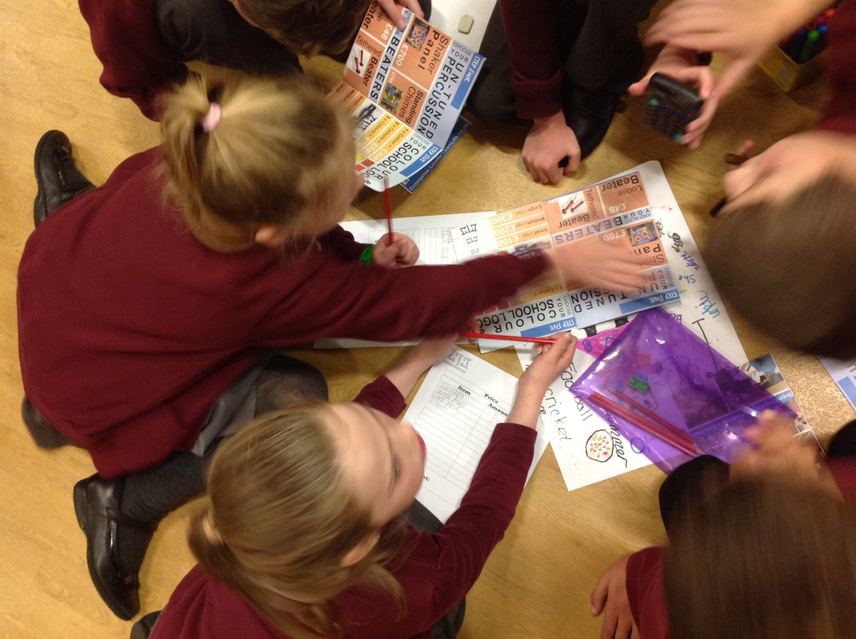 Class9DPS's tweet image. Designing, planning, costing &amp;amp; sticking to a budget, #miniapprentice @DartonPrimary @LTLEnterprise @Lord_Sugar