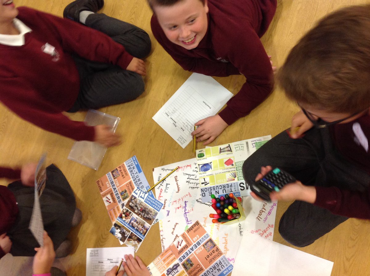 Class9DPS's tweet image. Designing, planning, costing &amp;amp; sticking to a budget, #miniapprentice @DartonPrimary @LTLEnterprise @Lord_Sugar