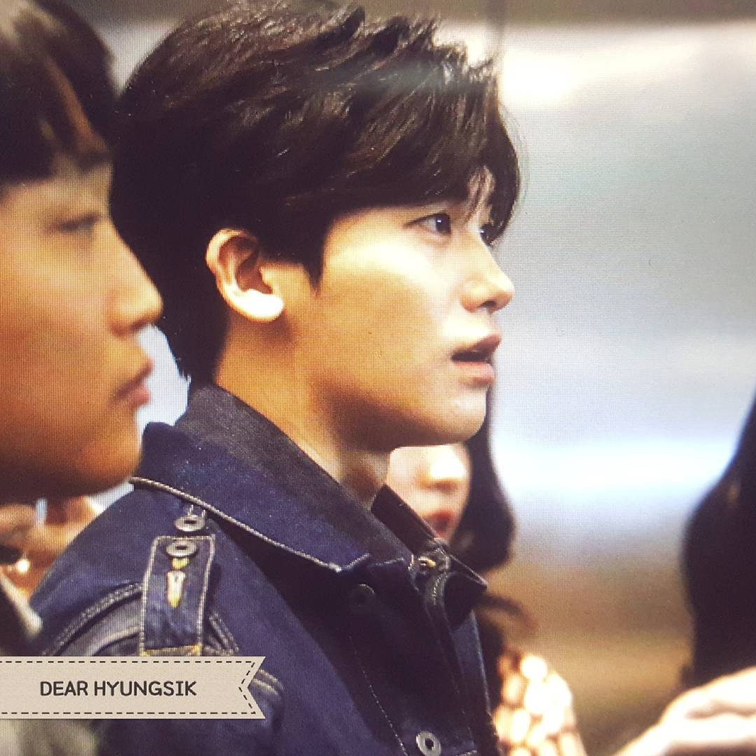 dearhyungsik's tweet photo. 171107 발렌티노 VLTN 팝업스토어 오픈 기념행사
171107 Valentino’s VLTN Pop-up Store Opening Ceremony
#박형식 #parkhyungsik #朴炯植 #パク・ヒョンシク #ヒョンシク 
놀란 멍뭉이!ㅎㅎ https://t.co/xrfyDUCiv3
