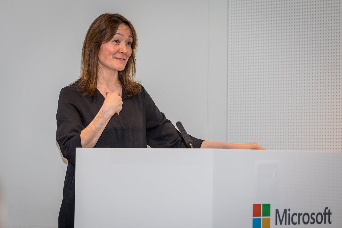 WestLBusiness's tweet photo. After Fiona's @LinkedIn Marketing workshop we are professional online marketers - Thank you! #TechWestLondon #betterwithbing @Microsoft https://t.co/zZNPMocrkQ
