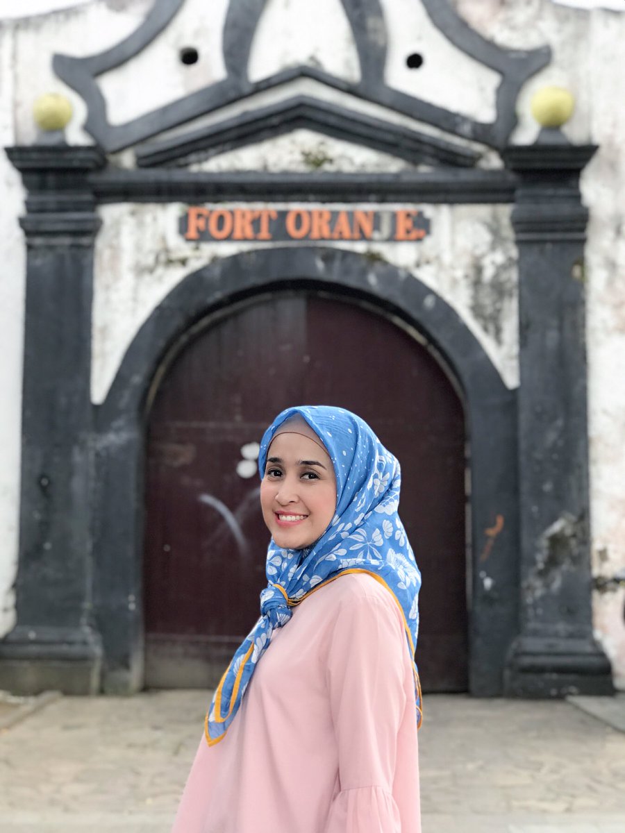 PritaGhozie's tweet photo. Aku juga sempat berkunjung ke Fort Oranje, yg dahulu dibangun oleh Belanda #diaryPrita https://t.co/6WTa5aWpfs