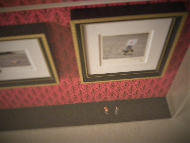 MisterFrameMan's tweet image. #throwbacktuesday frames in a gallery in a frame....frame-ception! @slinkachu