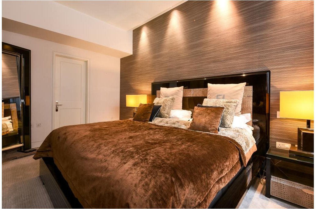 Anscombes's tweet photo. Enjoy supreme convenience with this luxurious apartment in a white stucco fronted development #London https://t.co/L5Gakv3VyO https://t.co/T3Ei32bXnG
