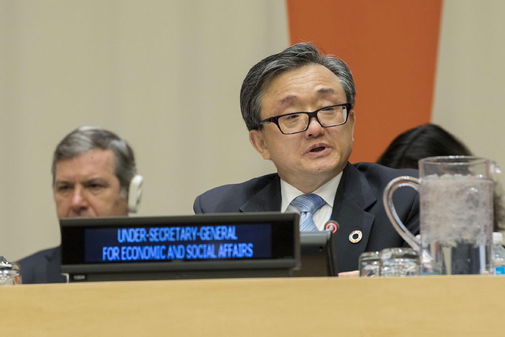 UN DESA (@undesa) on Twitter photo LIVE NOW! Watch press briefing w/ USG Mr Liu & find out how the #GlobalGoals are progressing around the 🌏: bit.ly/2zkv4Ev #SDGs LIVE NOW! Watch press briefing w/ USG Mr Liu & find out how the #GlobalGoals are progressing around the 🌏: bit.ly/2zkv4Ev #SDGs