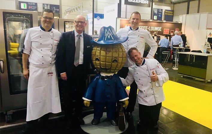 RATIONAL_AG's tweet photo. Abschiedsgruß nach drei erfolgreichen Messetagen auf der #issgut in #Leipzig. Bis zum 3.-5.11.2019 👋 #messe #gastgewerbe #bäcker #fleischer https://t.co/p5VdkjFWYW