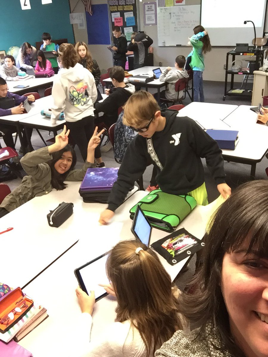 Islander_gators's tweet photo. Great time being a 6th grader for a day! #sofun #awesomestudents https://t.co/WigOETlf9Z