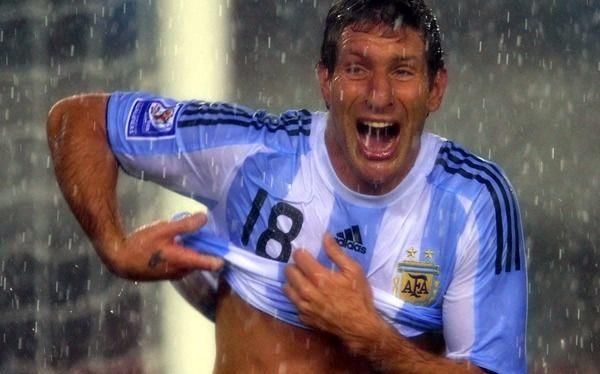 mxalvarezv's tweet photo. Hoy cumple años el tipo que me enseñó que en la vida no hay imposibles. Mi ídolo. El 9. Martín. #FelizCumpleTitan https://t.co/JLaVrV46Yr