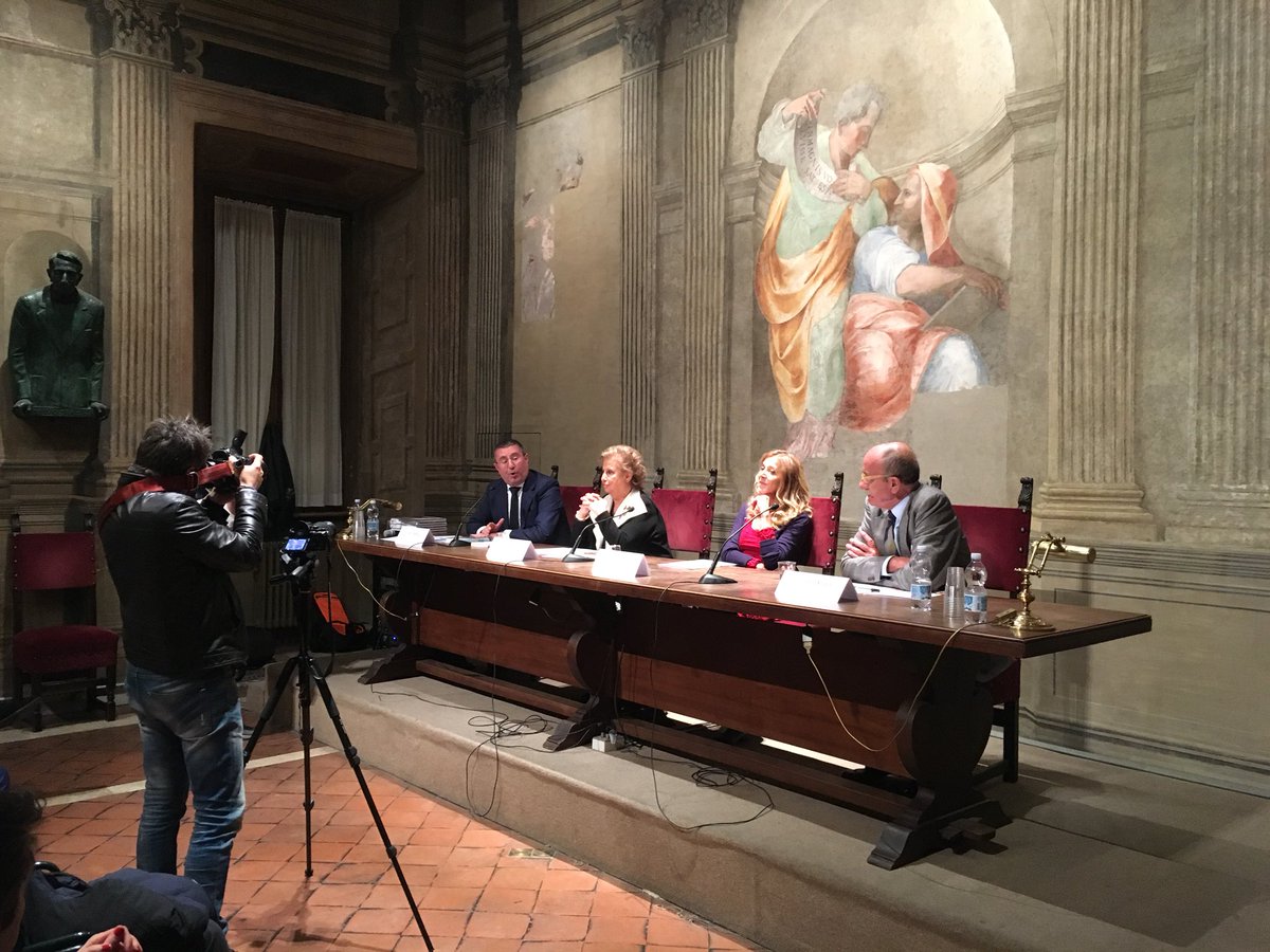 gaetanogati's tweet photo. #LeIdeeRestano @Monicamondo #MariaFalcone #GiuseppeAyala @AuxiliumCoop in ricordo del giudice #GiovanniFalcone https://t.co/XjkUcUxltf