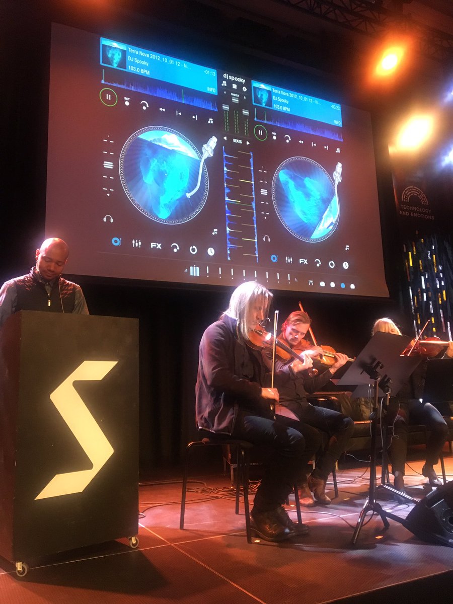 monica_bello's tweet photo. Sound of ice @djspooky @TechEmLive #telive2017 https://t.co/bgsUlE6kzO