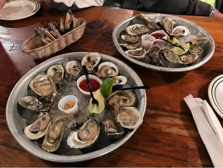 keywestfoodtour's tweet image. Add it to the Happy Hour list! $9 dozens and other great specials at @HalfShellRawBar 

Photo // instagram // jwtphoto