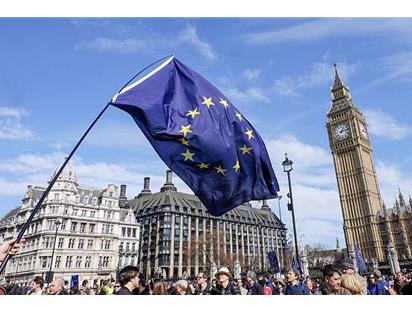 LondonLovesBiz's tweet photo. UK's happiness levels have risen post Brexit vote!
https://t.co/jMiQ0JcAek #ONS  #Wellbeing #data17 #Brexit #vote #peopleofBritain https://t.co/RWzIXN5QxT