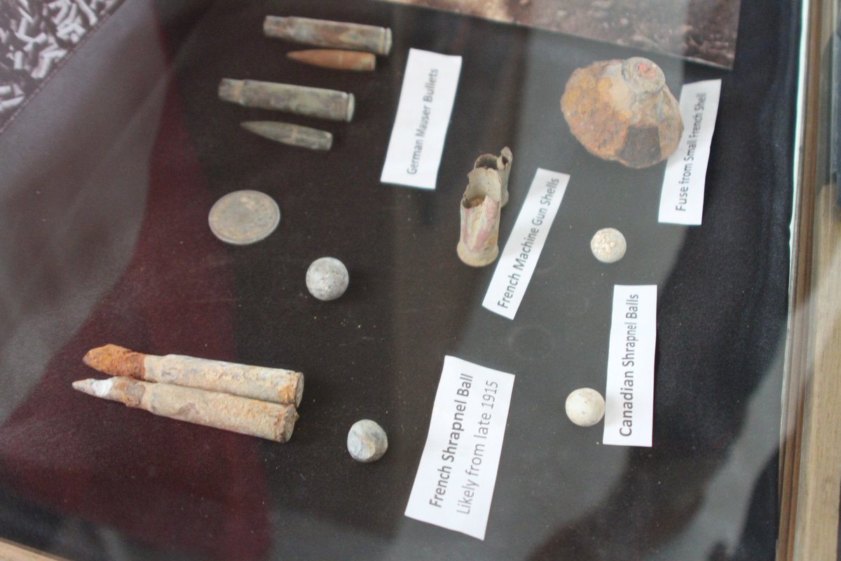 Display at the Legion tells the story of maple leaf carvings from local men vermilionstandard.com/2017/11/07/vim…