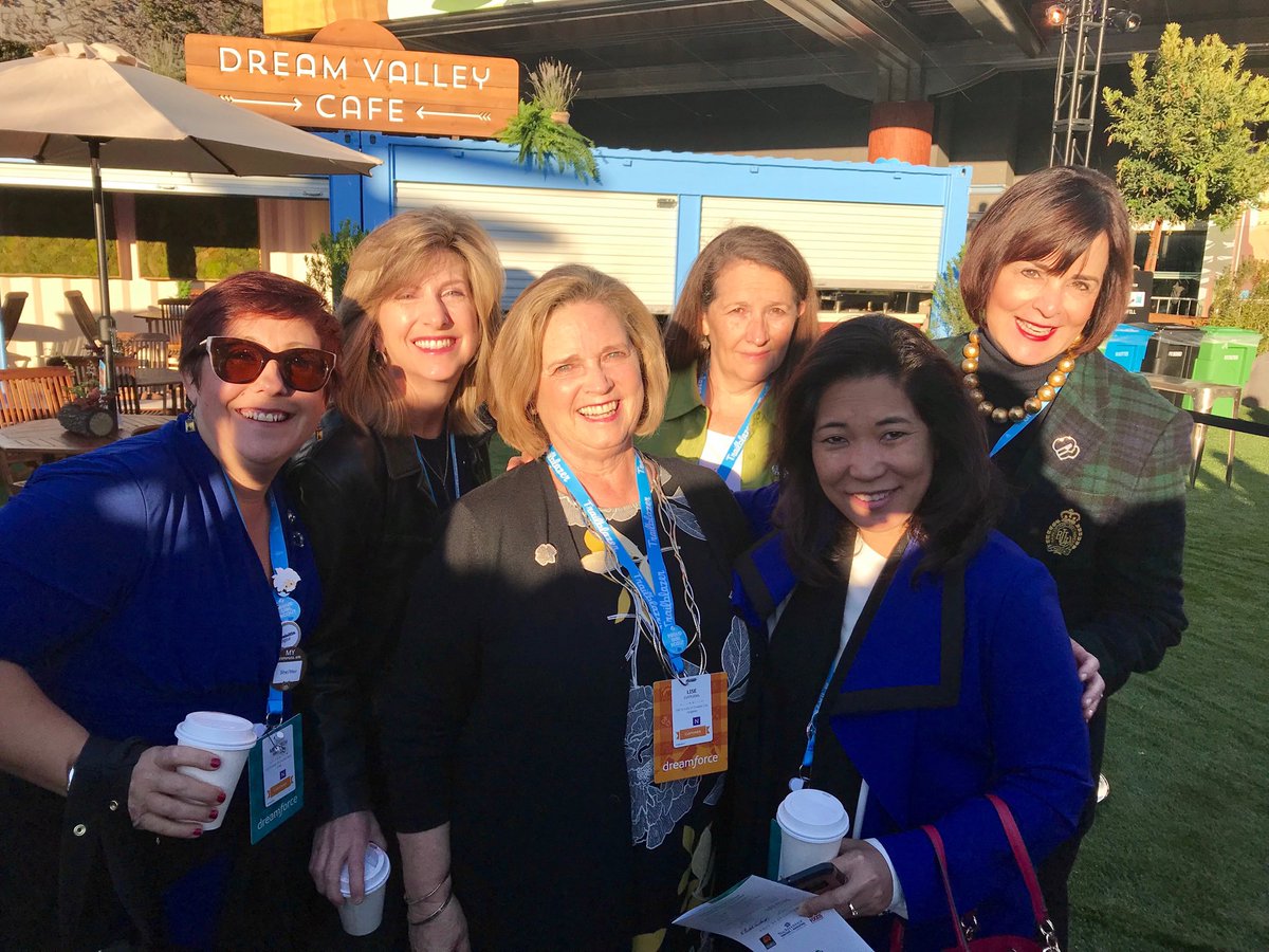 My GS CEO sisters and I are ready for Michelle Obama!!#DF17 <a href="/girlscouts/">Girl Scouts</a> <a href="/GirlScoutsLA/">Girl Scouts LA</a>