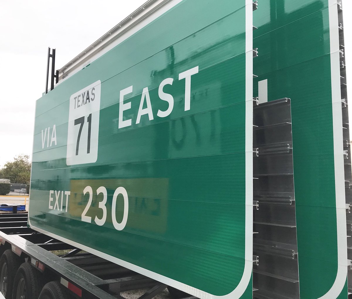 CLSUSA's tweet photo. Working hard and keeping busy @TxDOT #makingsigns https://t.co/gZVieVEV41