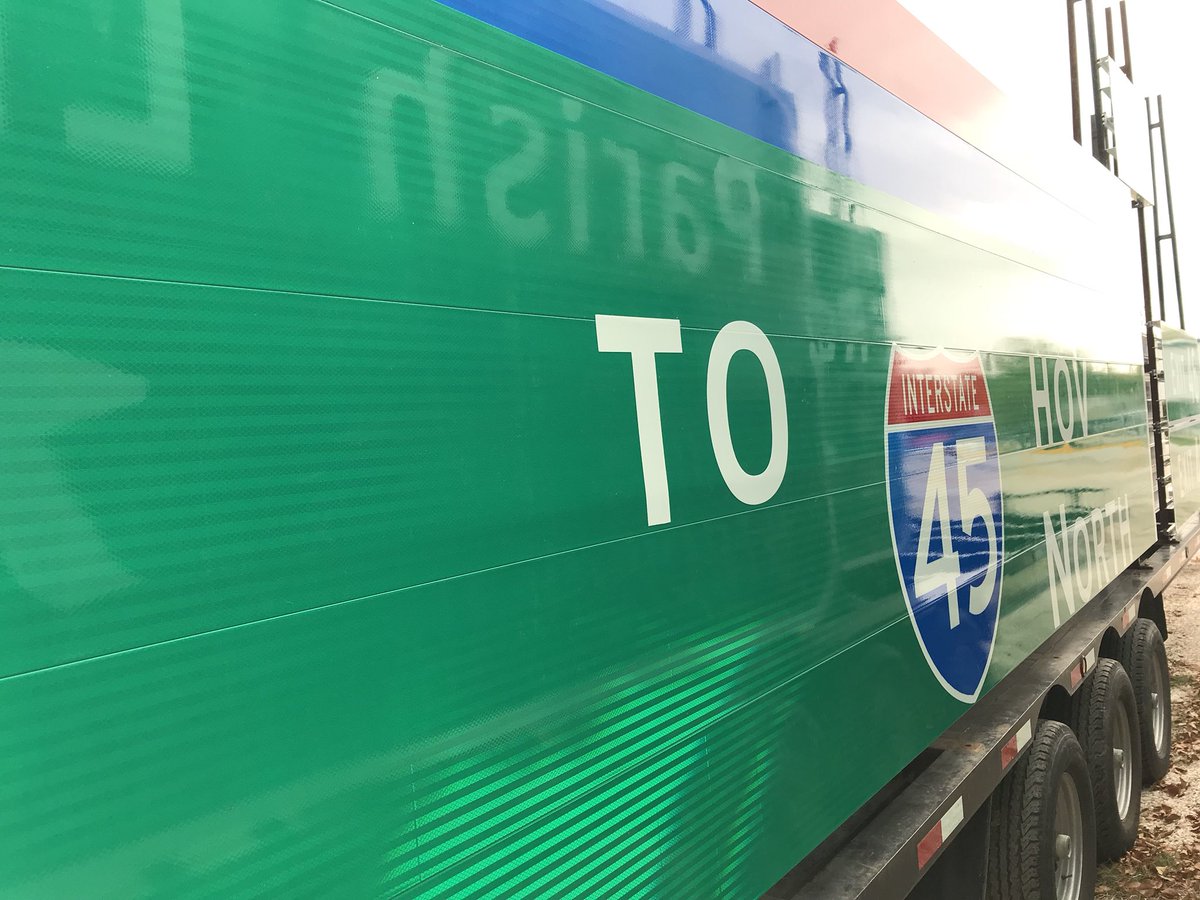 CLSUSA's tweet photo. Working hard and keeping busy @TxDOT #makingsigns https://t.co/gZVieVEV41