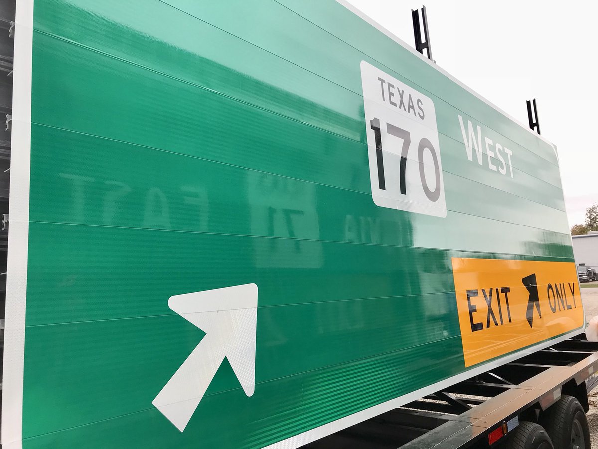 CLSUSA's tweet photo. Working hard and keeping busy @TxDOT #makingsigns https://t.co/gZVieVEV41