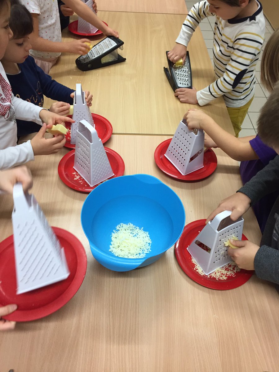 MrsDuublu's tweet photo. We were back in the kitchen today! Ask me what we made! #mrsduublusk2 #islk2 #kindergarten cooks https://t.co/anoLi3JQEG