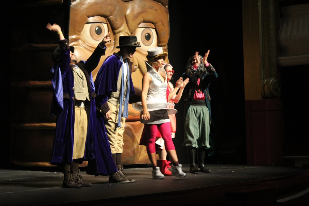 ¡Cerramos las páginas de #ElGranLibroMágico en el <a href="/treinavictoria/">Teatro Reina Victoria</a>! ¡Gracias a todos los que nos han acompañado a través de sus páginas!