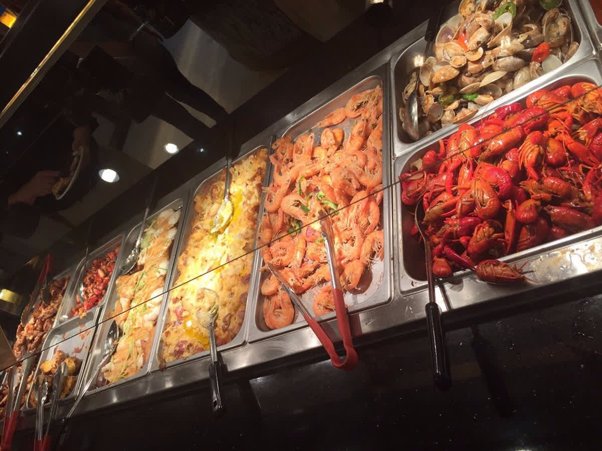 chowkingcobb's tweet photo. With over 40 types of #sushi, plus a dedicated #seafood buffet, we have no shortage of fish!
What's your favorite seafood dish? https://t.co/PGdDeQkGGw