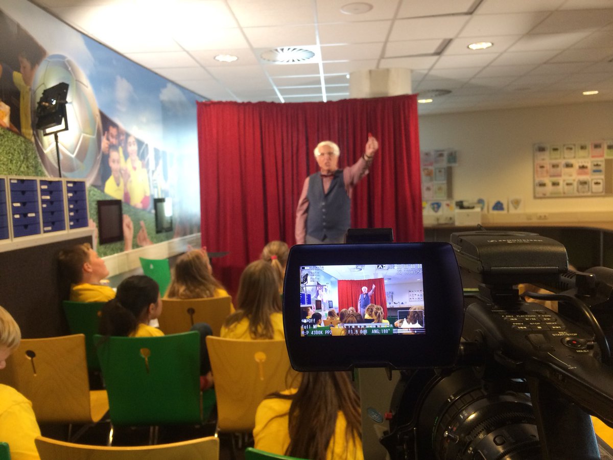 hansdenhartog's tweet photo. Wim, 78 jaar, enthousiast goochelaar voor @Magiccare hoofdrolspeler in docu #OldPassioned tijdens optreden @pfsnl #PfSDenHaag @ADODenHaag https://t.co/D5ikF4s4o6
