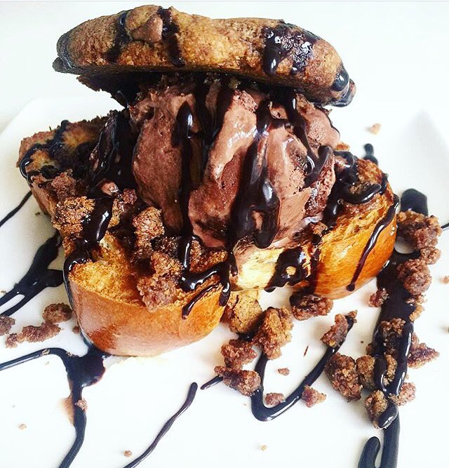 GRUBMCR's tweet photo. WINTRY DESSERT NEWS FOR SATURDAY! Those smashers @ScoopUp3 will be serving their ace ice cream ON WARM TOASTED BRIOCHE WITH COOKIES! Oh my. https://t.co/ziVDPC6giR