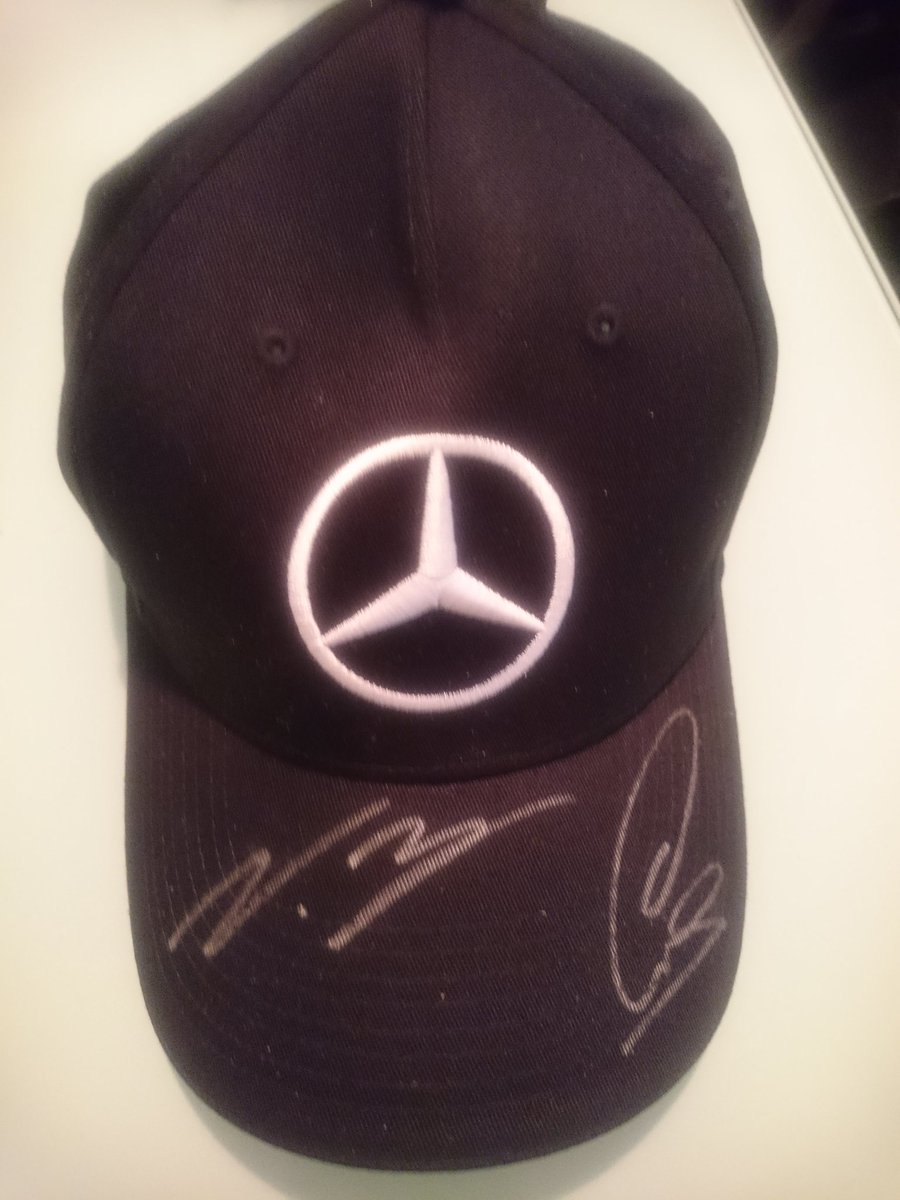 AlbertFabrega's tweet photo. Cerrando maleta Brasil,se cae esto d #miarmario. Celebración d títulos con gorra Mercedes firmada Hamilton y Bottas. Follow, retuit y suerte https://t.co/v5m5TwtHU2